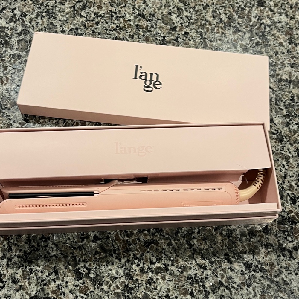 L’ange Le Duo 360 Airflow Styler in Blush. 
Opened and used once.